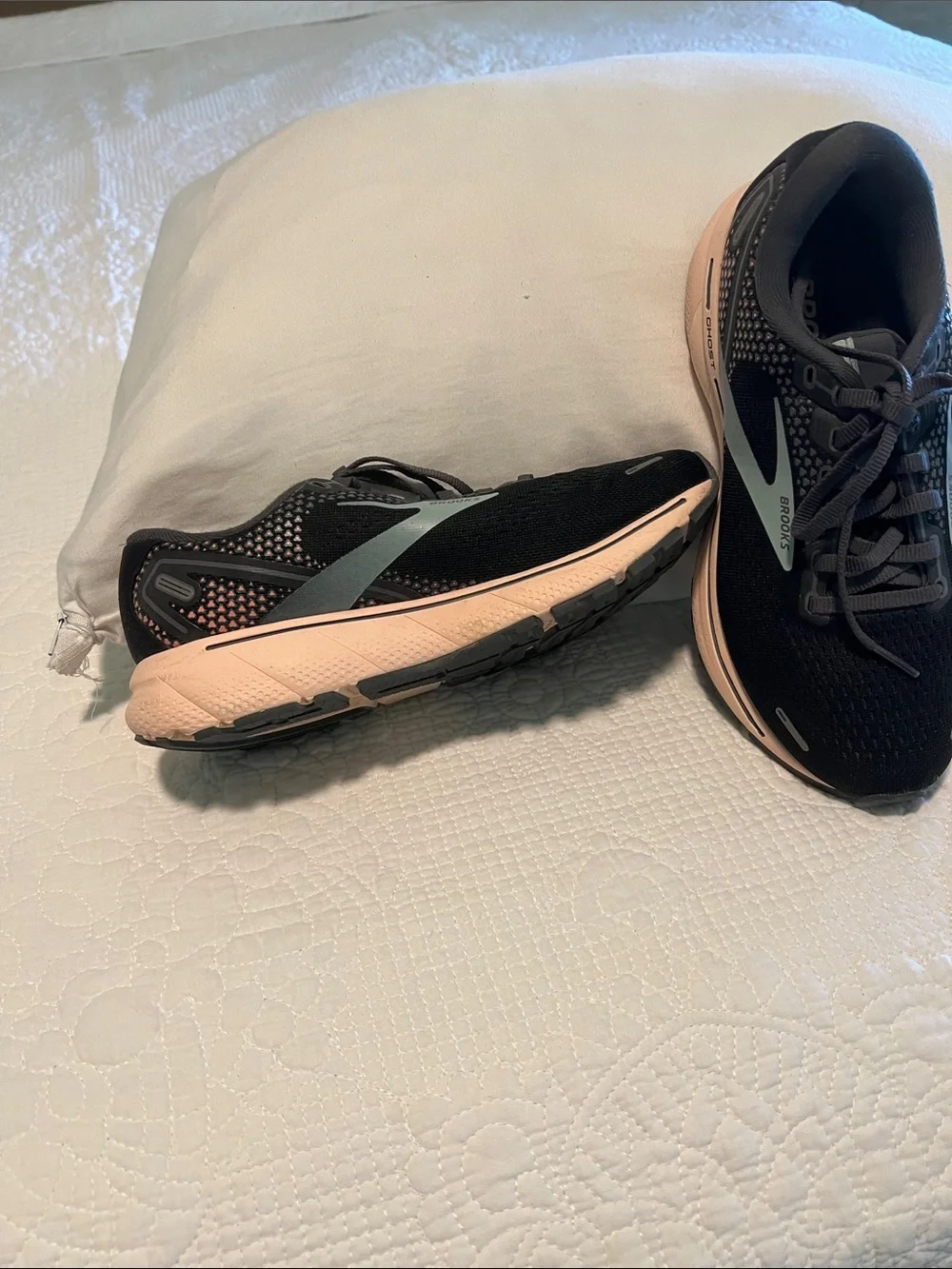 Brooks Ghost Ladies Walking Sneakers Size 7